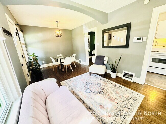 Foto del edificio - 4850 N Bryant Ave