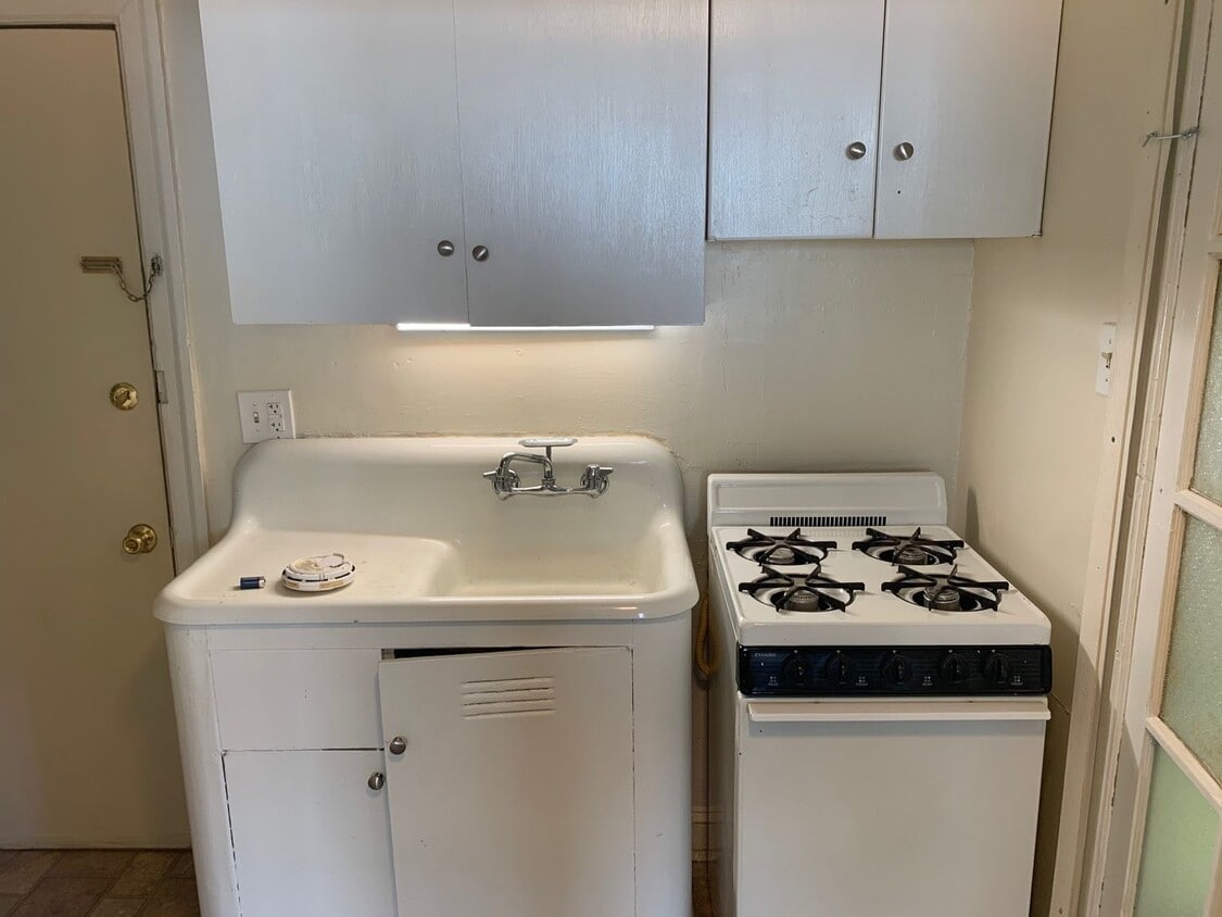 Fabulous Frankford Studio, Available Now! - Fabulous Frankford Studio, Available Now!