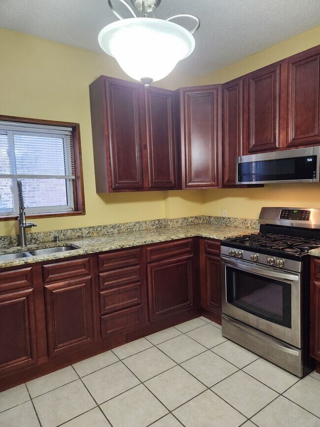 Foto del edificio - 1540 N Hamlin Ave