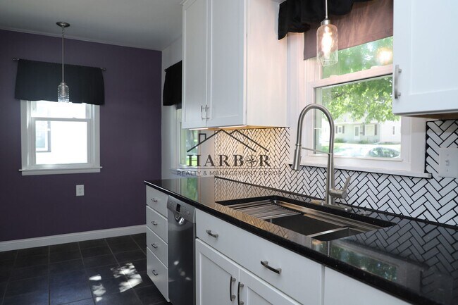 Foto del edificio - 406 18th Ave SW
