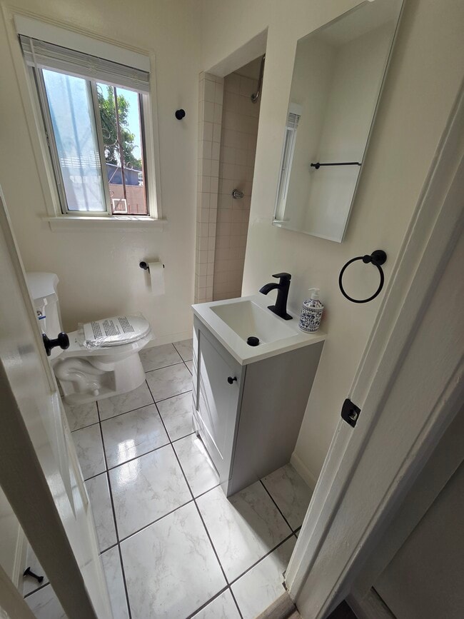 Building Photo - 5721 Loveland St