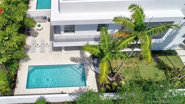 Foto del edificio - 1200 Palm Trail