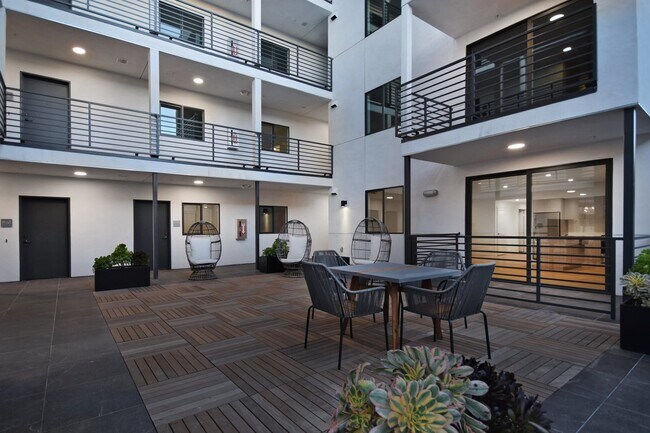 Foto del edificio - Luxury Apartments - Move In Special
