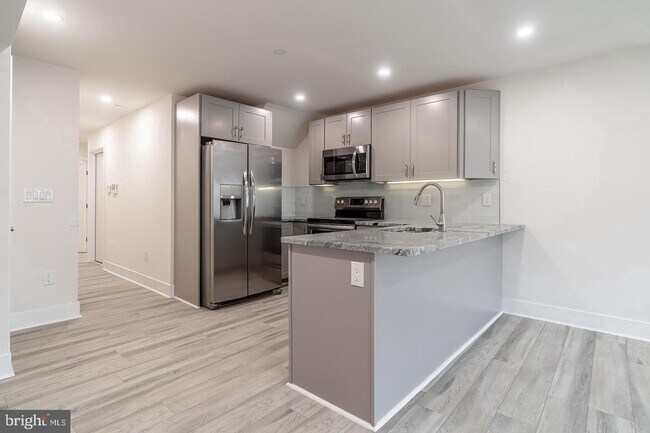 Foto del edificio - 2437 W Thompson St