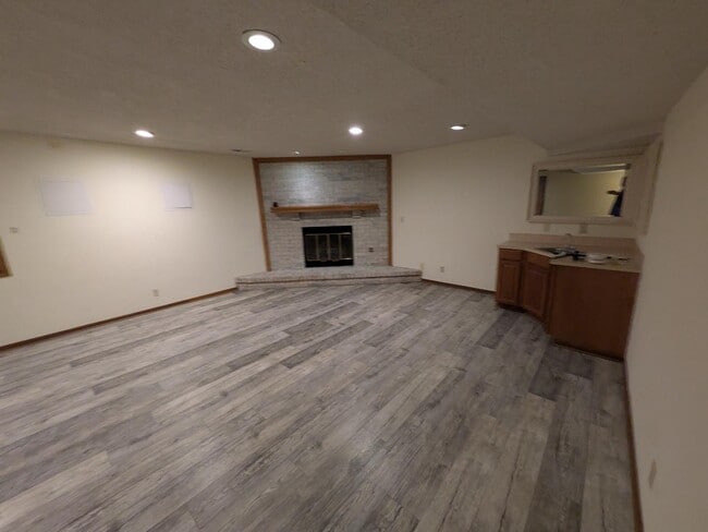 Building Photo - 3132 N Longfellow Ct