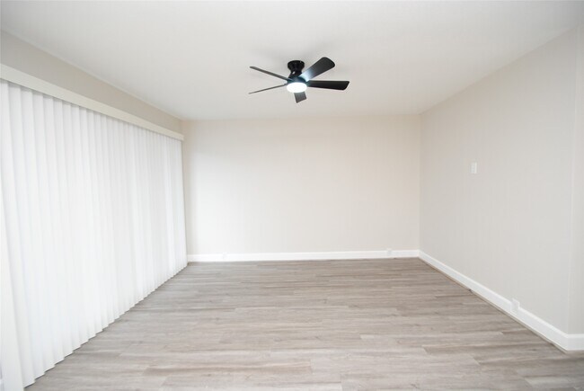 Foto del edificio - 2515 Yoakum Blvd