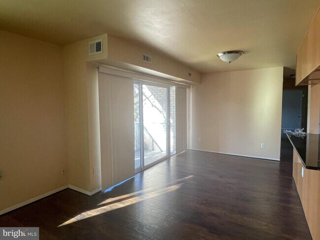 Building Photo - 8000 Chanute Pl