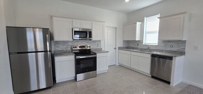 Building Photo - 474 Hennepin Lp