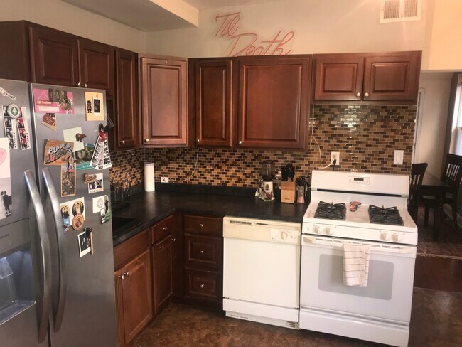 Kitchen - 1733 W Superior St