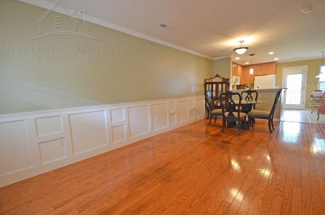 Building Photo - 240 Larissa Dr