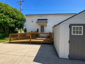 Building Photo - 305 E Maple St