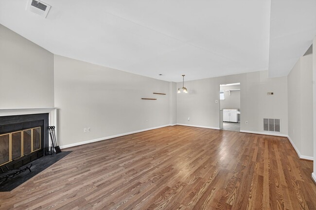 Photo - 1625 S Barton St Townhome