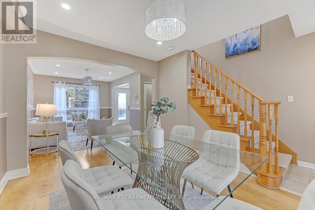Photo du bâtiment - 1749 Samuelson Cir