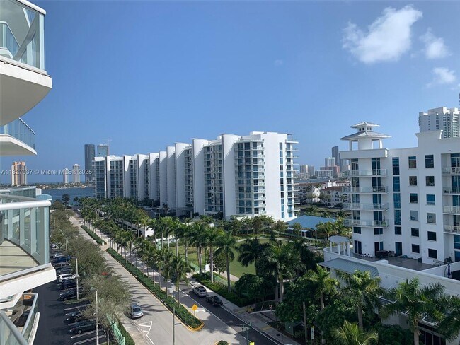 Foto del edificio - 3131 NE 188th St