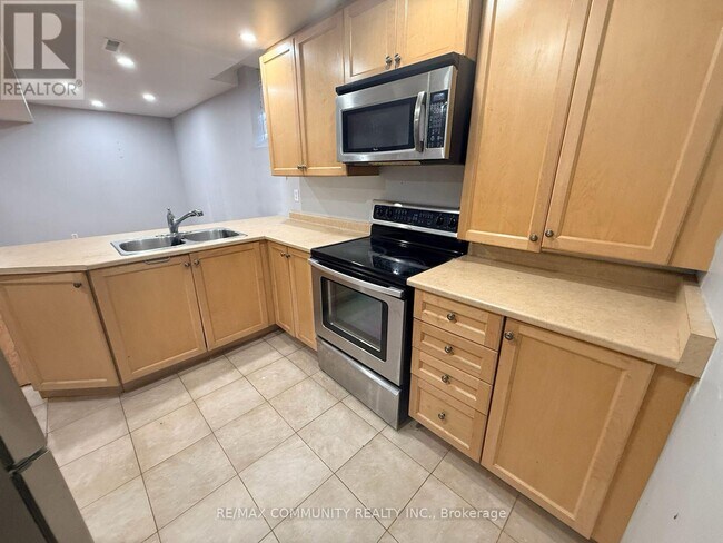 Photo du bâtiment - 13 Marotta Ave