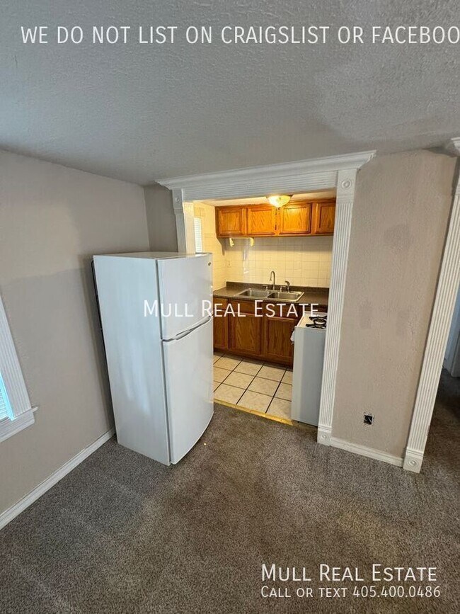 Foto del edificio - 6908 1/2 NW 42nd Street-Upstairs