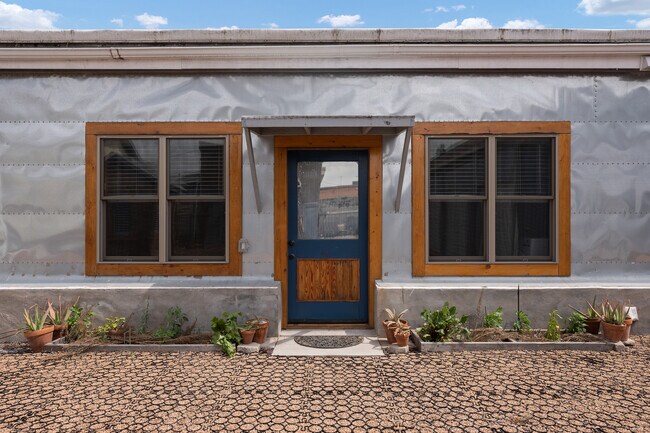 Foto del edificio - 1500 E Madison St