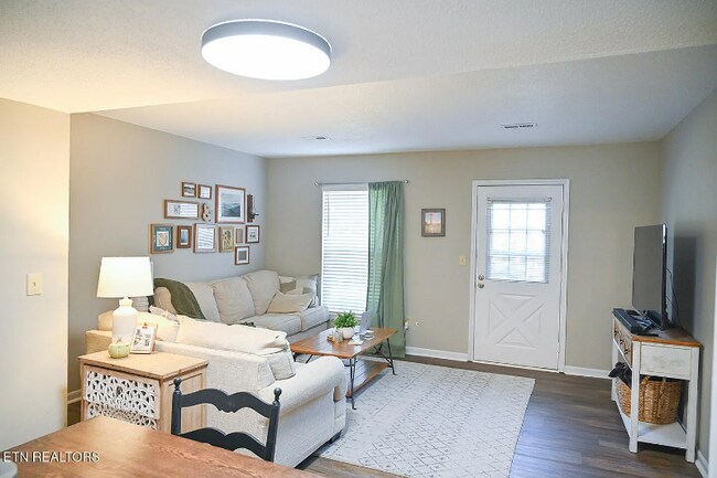 Foto del edificio - 122 Asbury Way