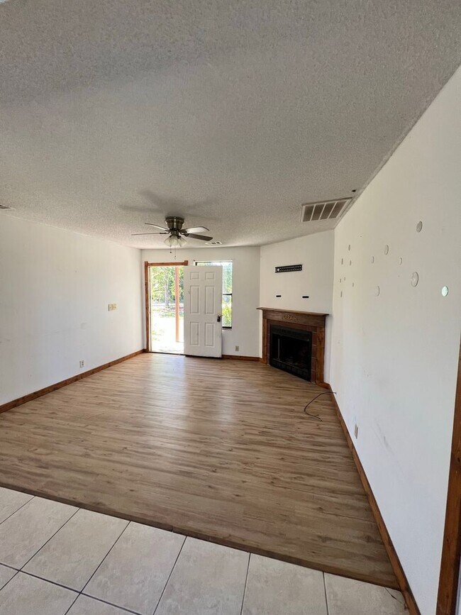 Building Photo - House for rent
