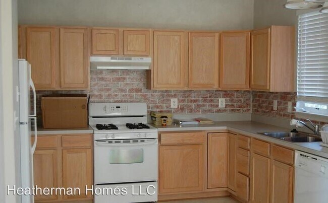 Building Photo - 3 br, 3.5 bath House - 6027 Hot Spring Lane