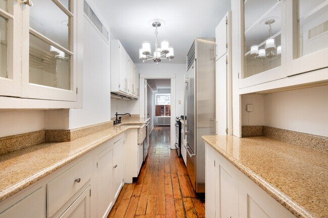 Building Photo - 117 E 91st St