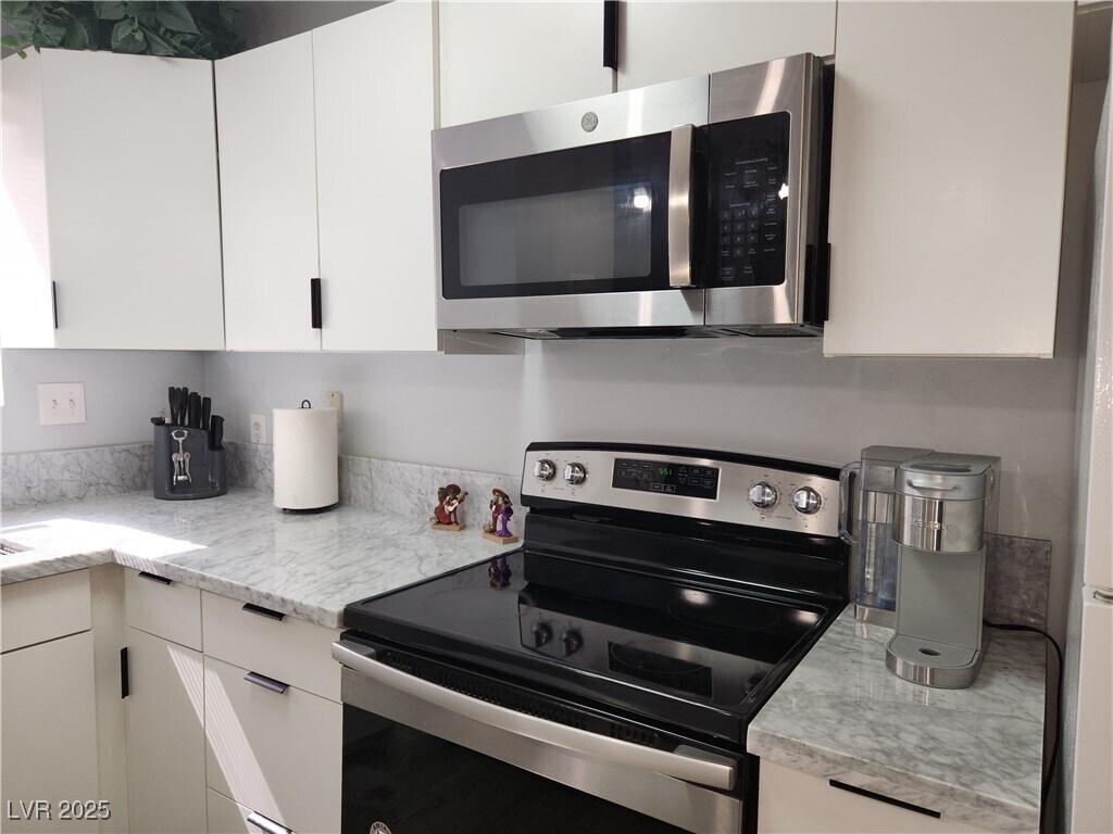 Foto principal - 5045 Spencer St