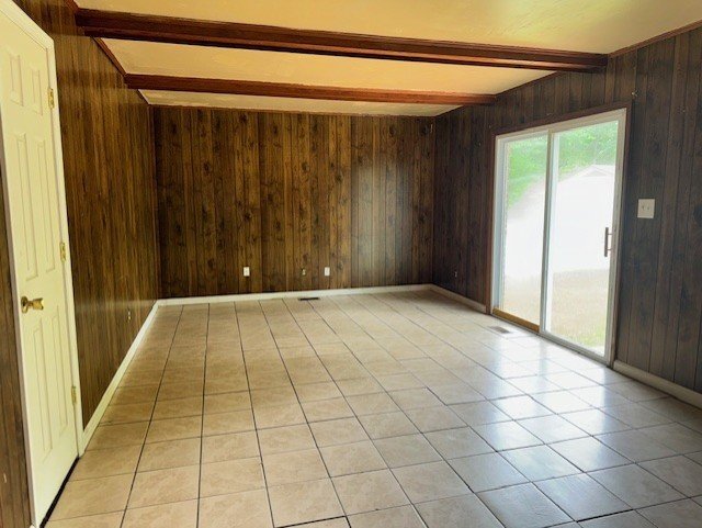 Building Photo - Spacious 4 Bedroom, 2.5 Bath Home - 807 Oa...