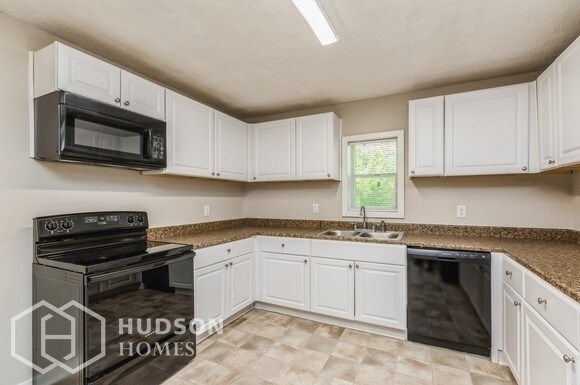 Building Photo - NOW AVAILABLE! 1019 E Chestnut Ave, Crestv...