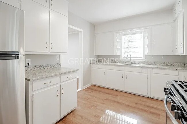 Foto del edificio - 1262 Briarwood Ave