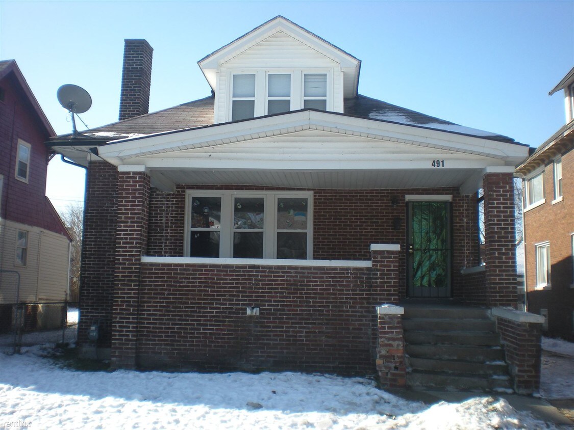 Primary Photo - 491 Chalmers St