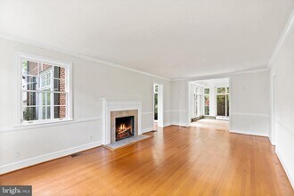 Building Photo - 4530 Dexter St NW