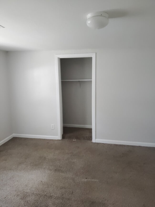 Building Photo - 418 Holly Dr SE