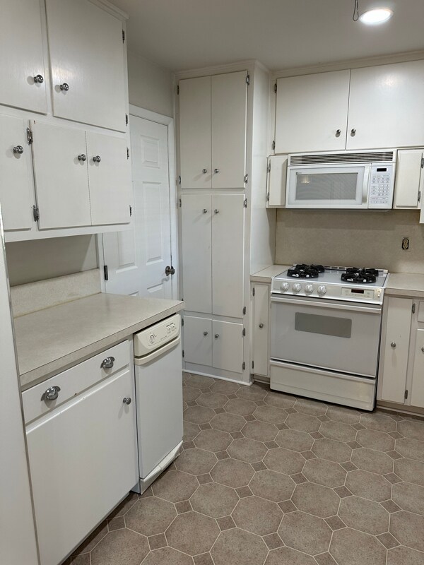 Building Photo - 4631 Cascades Dr