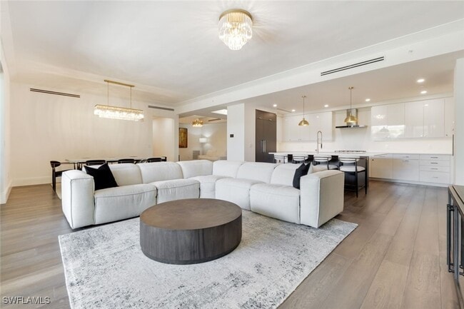 Building Photo - 1130 3rd Ave S