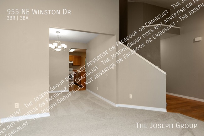 Building Photo - 955 NE Winston Dr