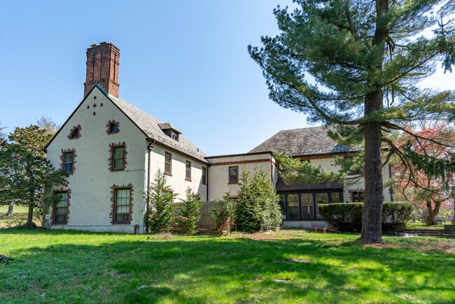 Foto del edificio - 203 Store Hill Rd