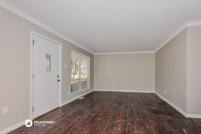 Building Photo - 11 Jamestown Dr