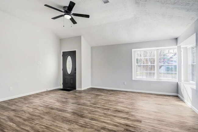 Foto del edificio - 15910 Plover Ct