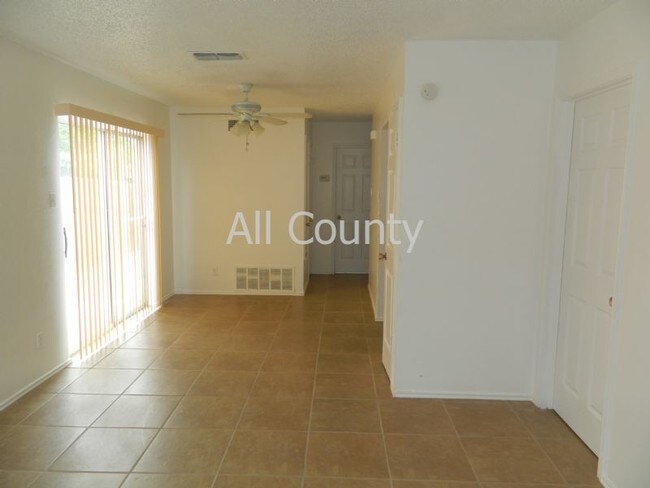 Building Photo - 8862 Meadow Trace St