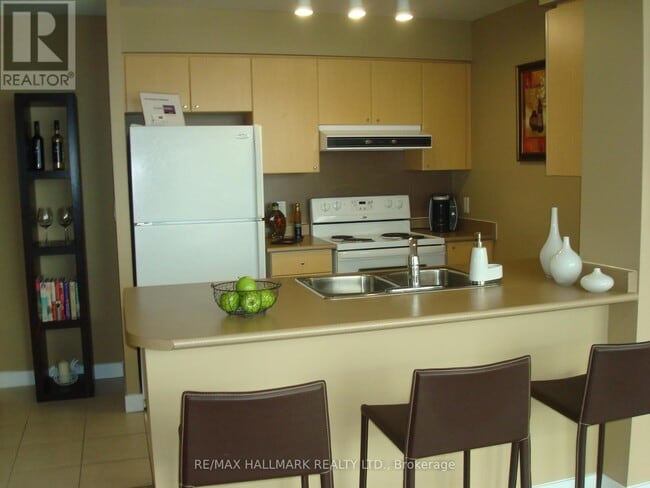 Photo du bâtiment - 5191 Dundas St W