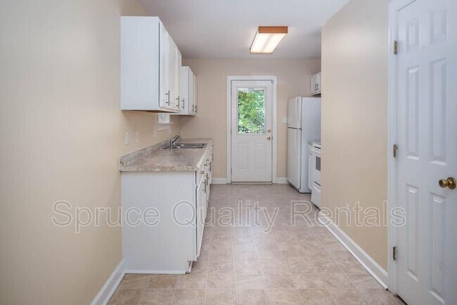 Building Photo - 2210 Peppertree St