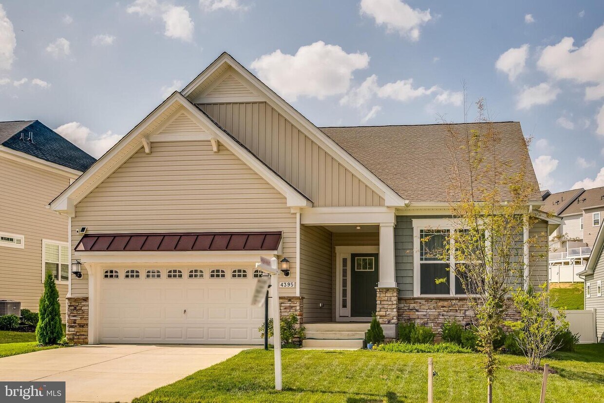 Primary Photo - 4395 Shakespeare Cir