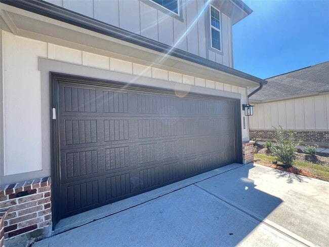 Building Photo - 7238 Clearwater Cv Dr