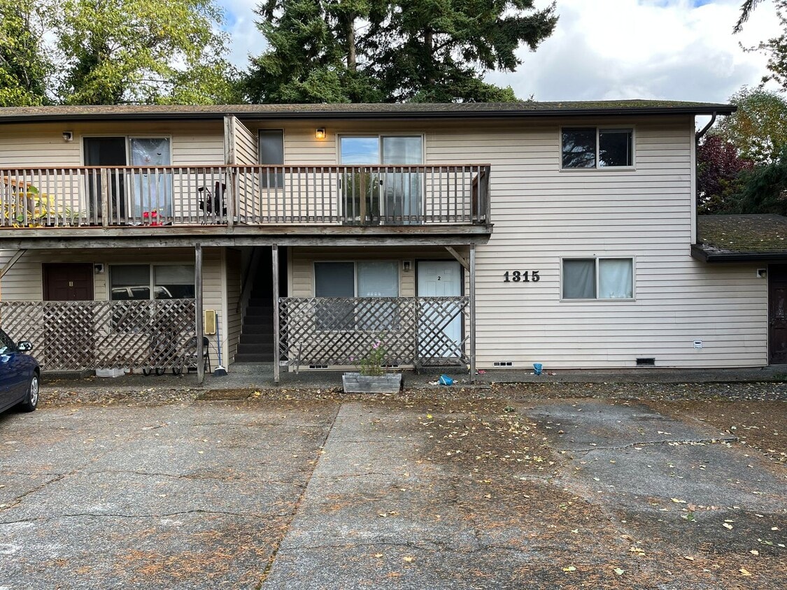 Foto principal - 2 Bed, 1 Bath - Close to Bus Stops, Conven...