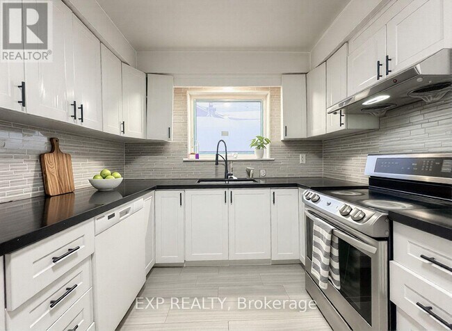 Building Photo - 5 Gooderham Dr