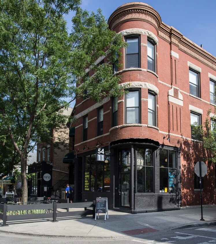 Foto principal - 1659 W Division St