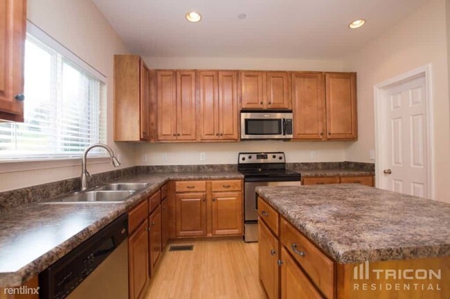 Building Photo - 4620 Van Leer Ct
