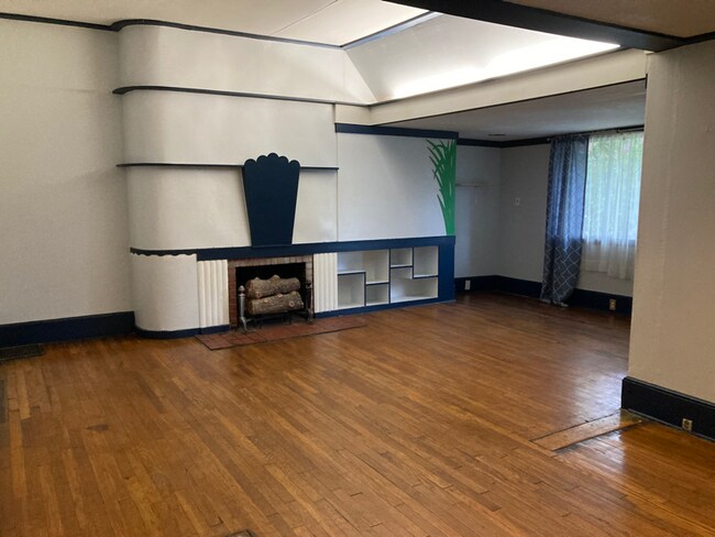 Building Photo - 207 Peachtree St