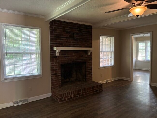 Foto del edificio - 6717 W Friendly Ave