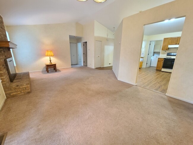 Building Photo - 525 Old Country Way